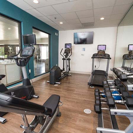 Holiday Inn Express Hotel & Suites Clinton By Ihg Exteriör bild