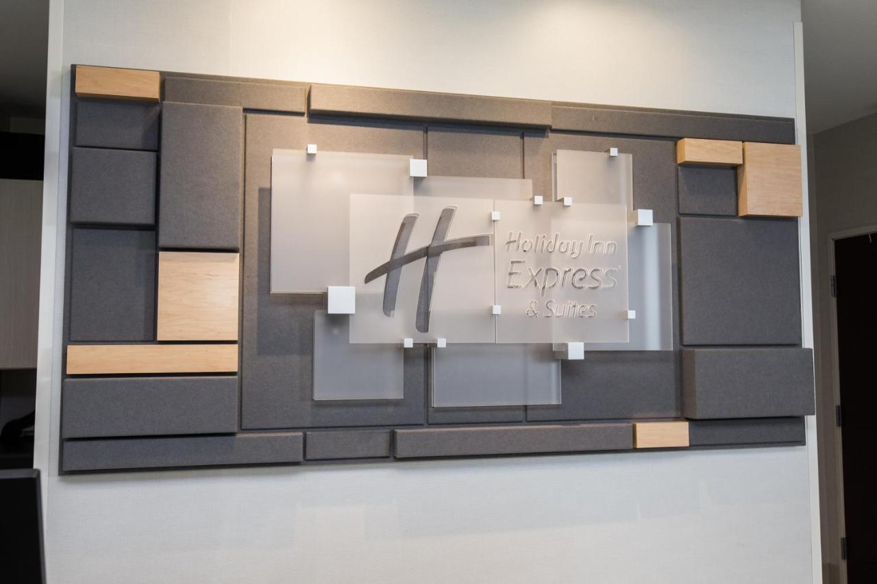 Holiday Inn Express Hotel & Suites Clinton By Ihg Exteriör bild