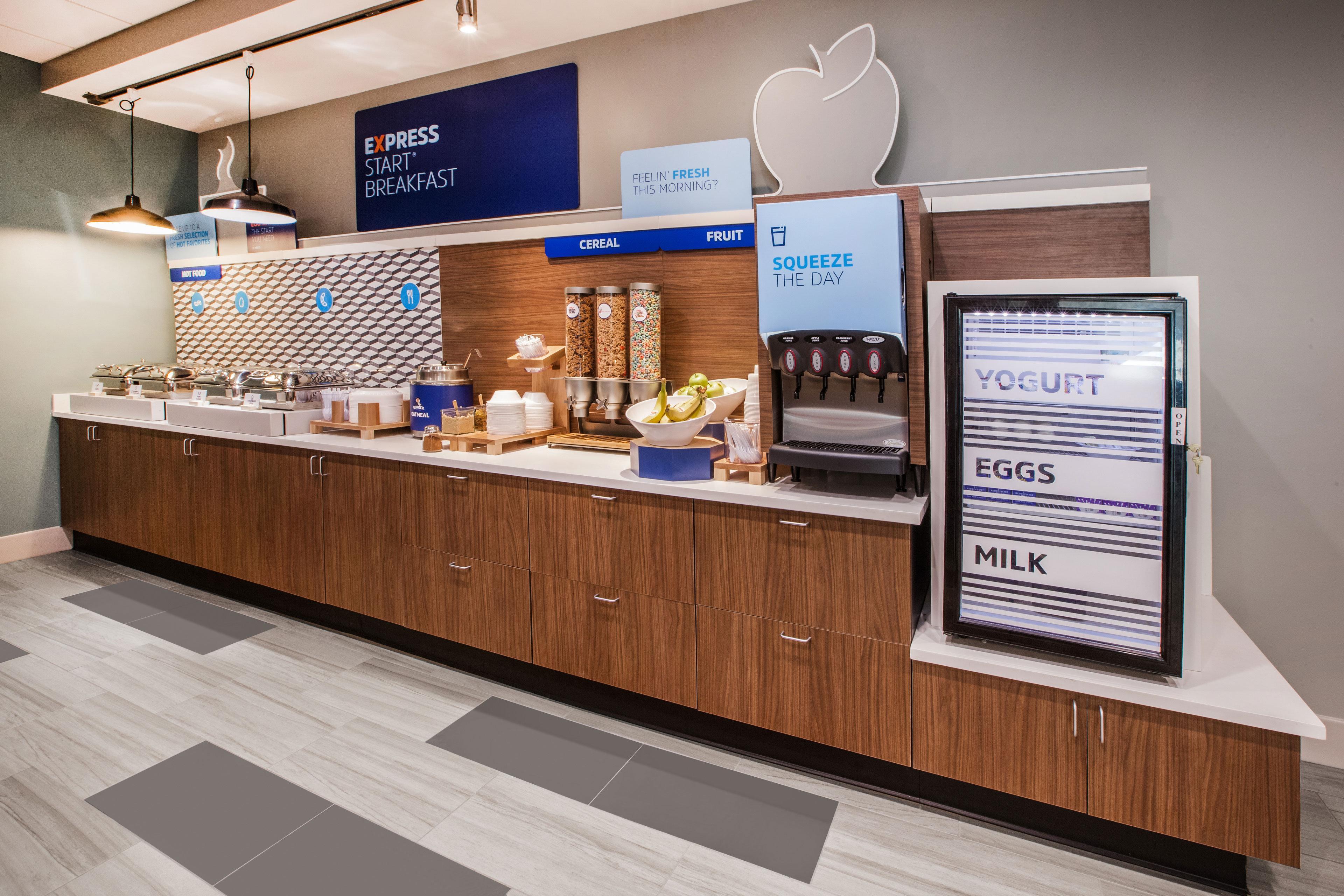 Holiday Inn Express Hotel & Suites Clinton By Ihg Exteriör bild