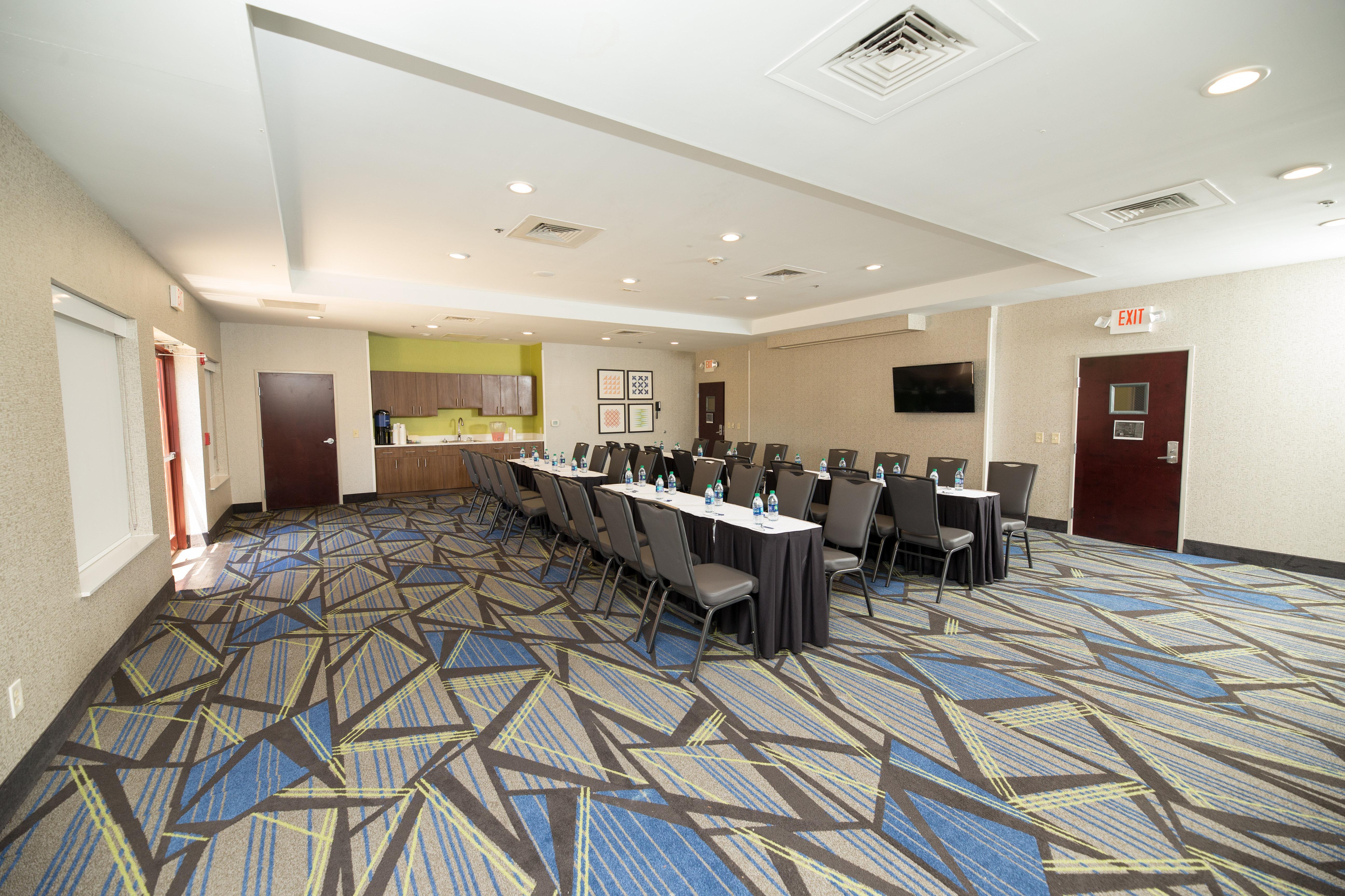Holiday Inn Express Hotel & Suites Clinton By Ihg Exteriör bild