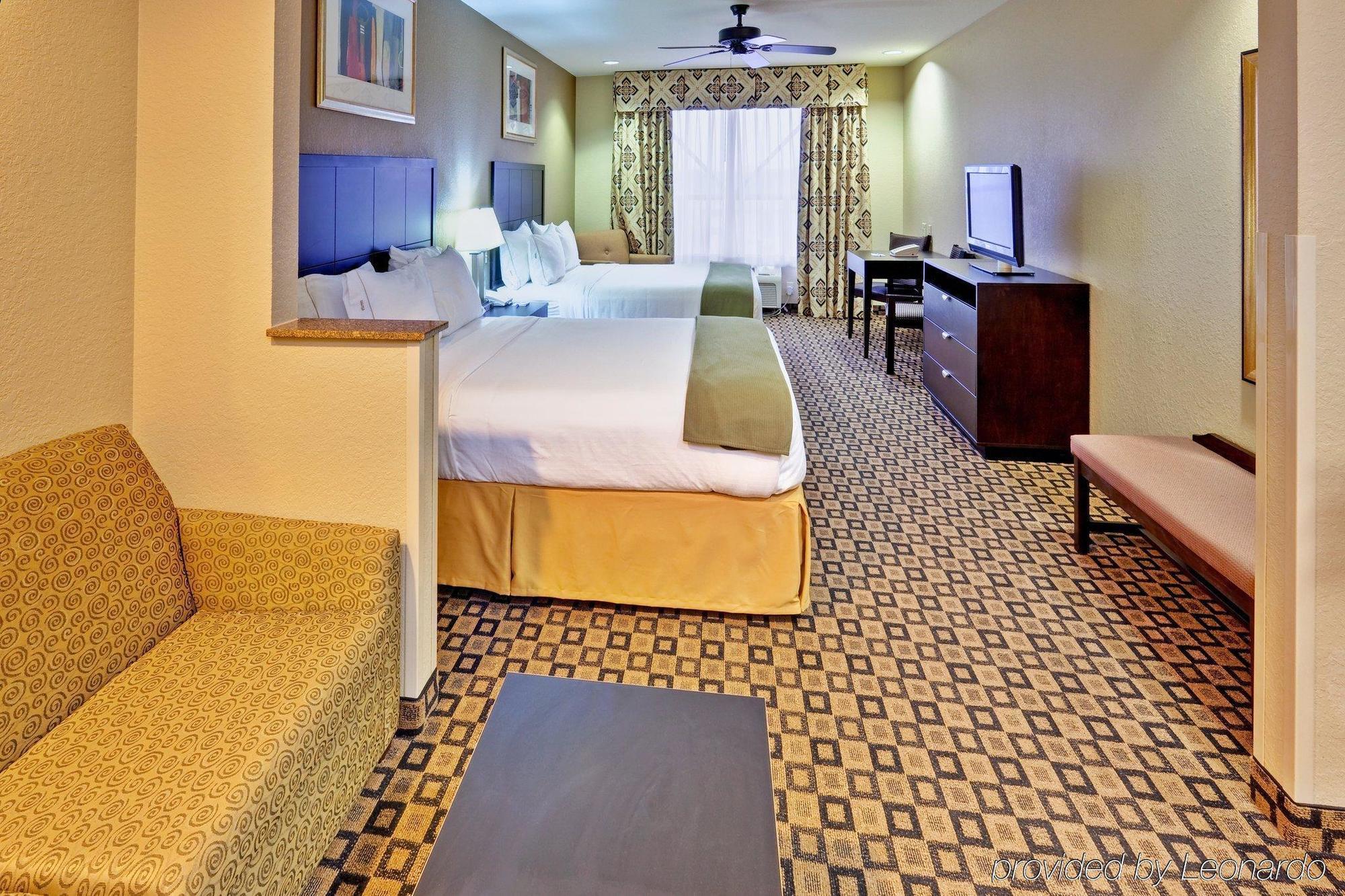 Holiday Inn Express Hotel & Suites Clinton By Ihg Rum bild