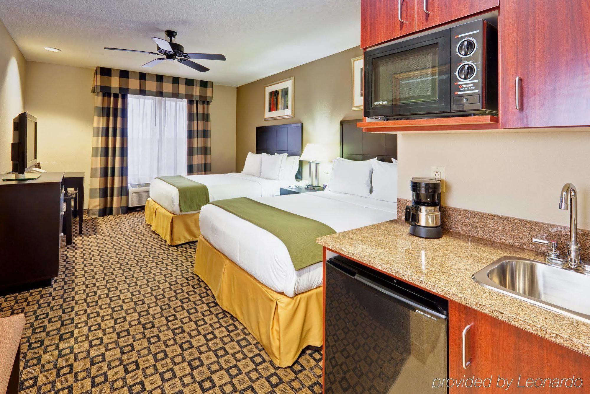 Holiday Inn Express Hotel & Suites Clinton By Ihg Rum bild